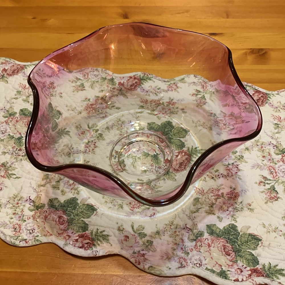 Vintage Fushia and clear glass Ombre Ruffled Bowl, EUC